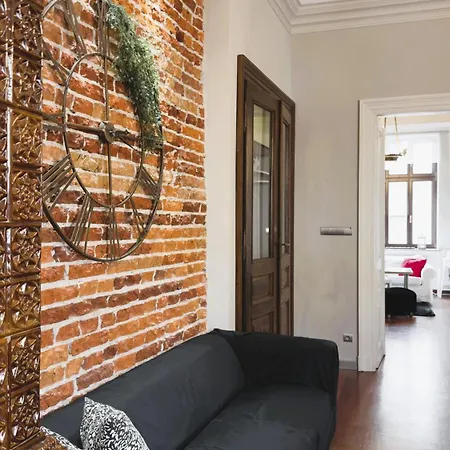 Garncarska Old Town 120m2 4br شقة *